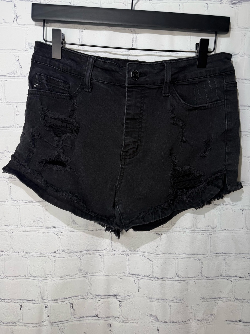 KanCan Estilo size 28 black destroyed denim shorts